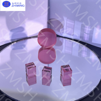 Pink synthetischer Saphir Al2O3 Rohstoffe Schmuckindustrie Hohe Härte Mohs-Härte 9 Aufwändige Verarbeitung