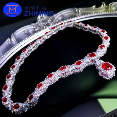 Im Labor gezüchtete, taubenblutrote Saphir-Halskette – Anpassbare Größen, Exquisiter Schliff